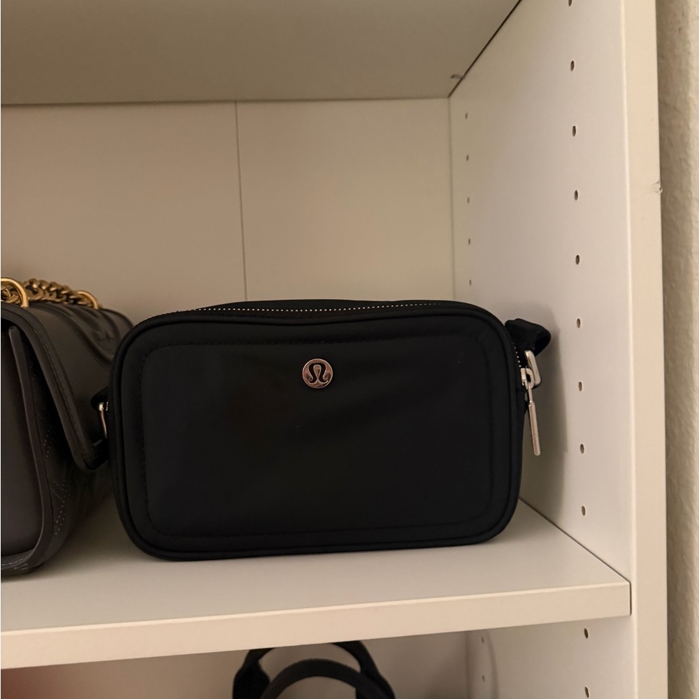 lululemon Crossbody Camera Bag 2L
